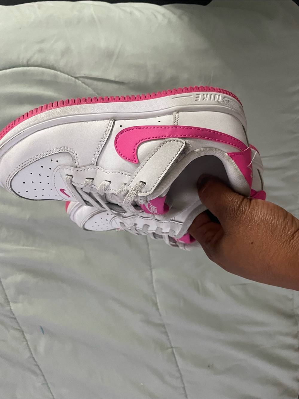 Nike Kids White and Pink Low-Top Sneakers
